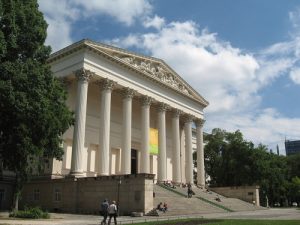 Kehystys- ja sisusustusideoita Budapestin museoista